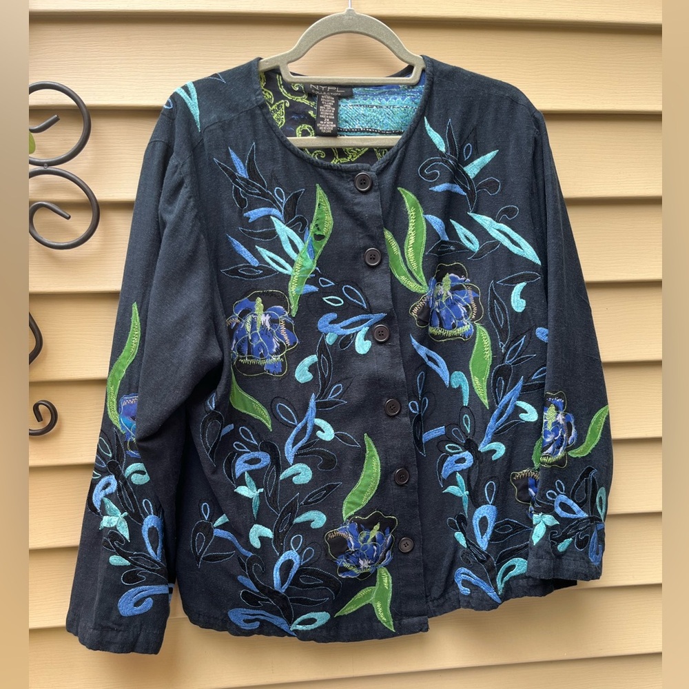 NYPL Collection, Floral Embroidered Black button up jacket, size 2X